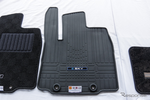 スズキ e SKY（eスカイ）のオプションフロアマット