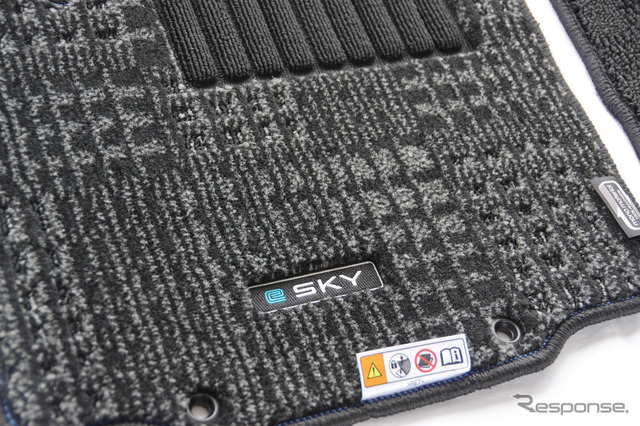 スズキ e SKY（eスカイ）のオプションフロアマット