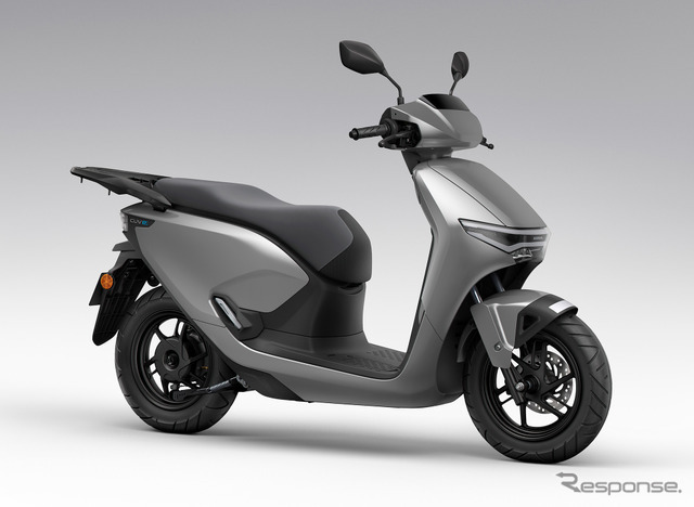 ホンダ CUV e:（プレミアムシルバーメタリック）