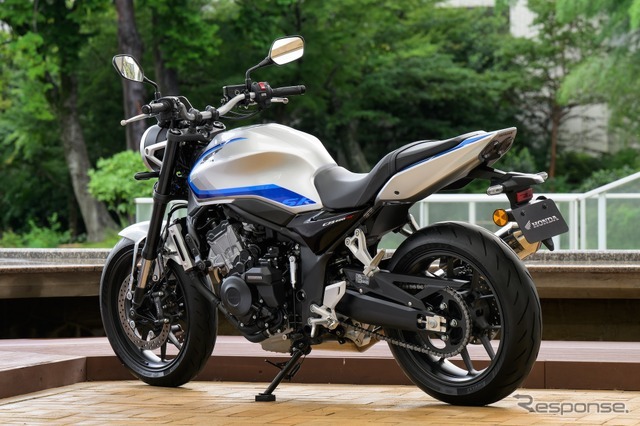 ホンダ CB400 SUPER FOUR E-Clutch（ウルフシルバーメタリック）