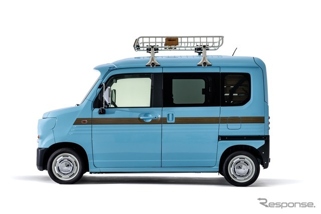 ダムドの「トラックミラー for N-VAN」と「ルーフバイザー for N-VAN」装着車両