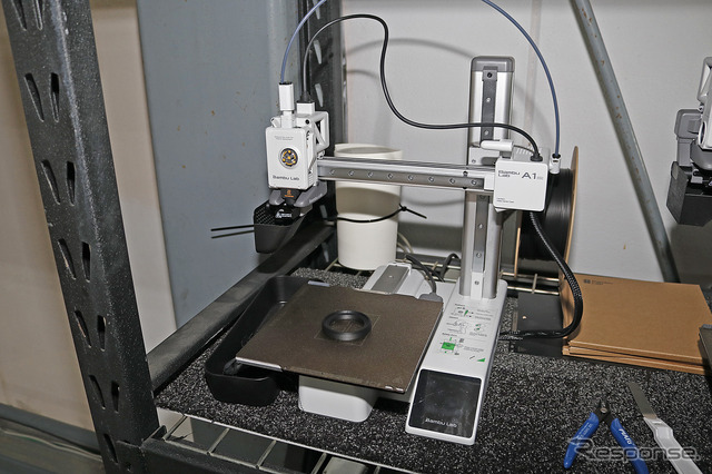 3Dプリンターを使って実際にパーツを作ってみた。こちらのツイーターリング程度であれば15分ほどで完成する。