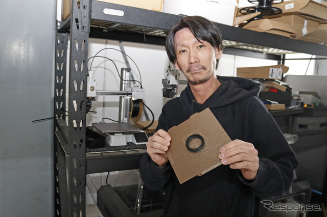 3Dプリンターを使って実際にパーツを作ってみた。こちらのツイーターリング程度であれば15分ほどで完成する。
