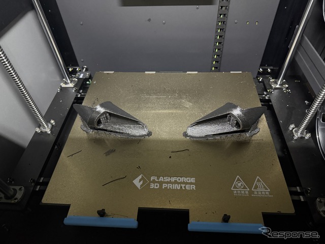 3Dプリンターを使って実際にパーツを作ってみた。こちらのツイーターリング程度であれば15分ほどで完成する。