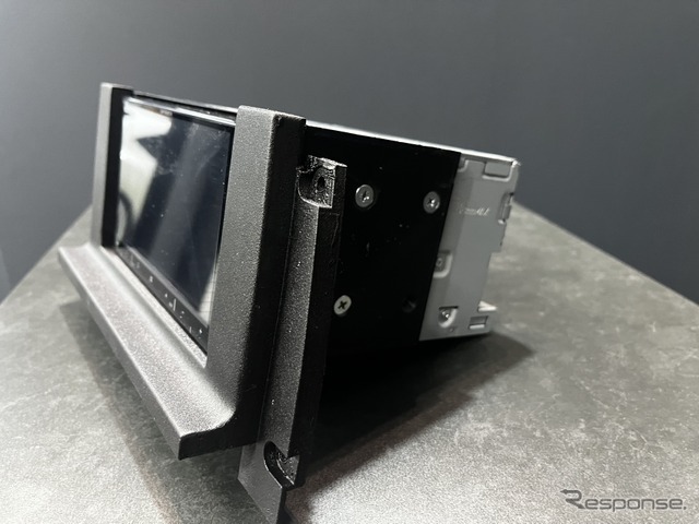 DINスペースの取り付けパネルのワンオフやフェイスパネルを新たに作るなども3Dプリンターの守備範囲となる