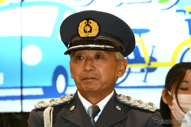 子供のころは警察官になりたかったという片山右京氏。制服を着て、なにか楽しそうであった