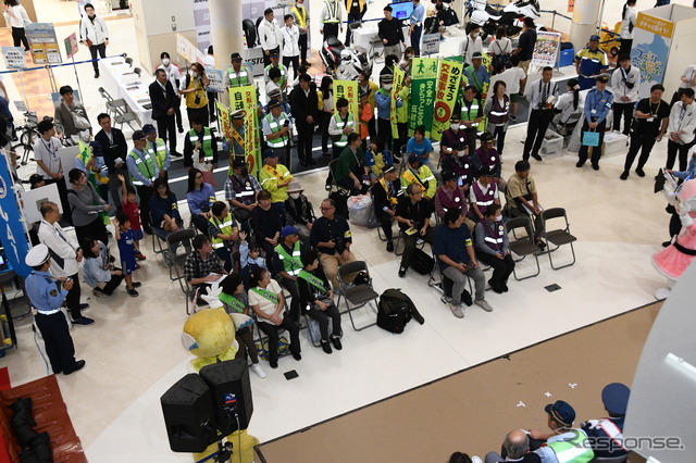 イベント全景　多くの人が集まった