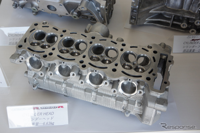 新型GSX-R1000Rのシリンダーヘッド