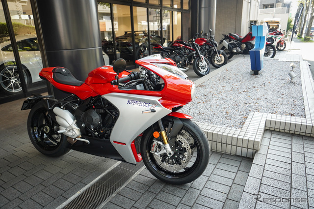 豊富な試乗車も用意する