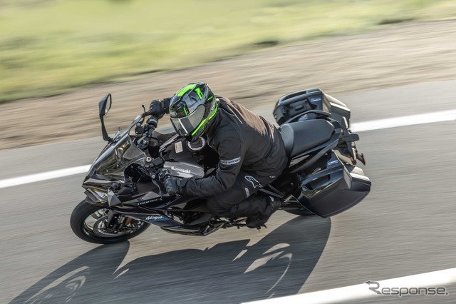 カワサキ Ninja 1100SX（メタリックカーボングレー×メタリックディアブロブラック）