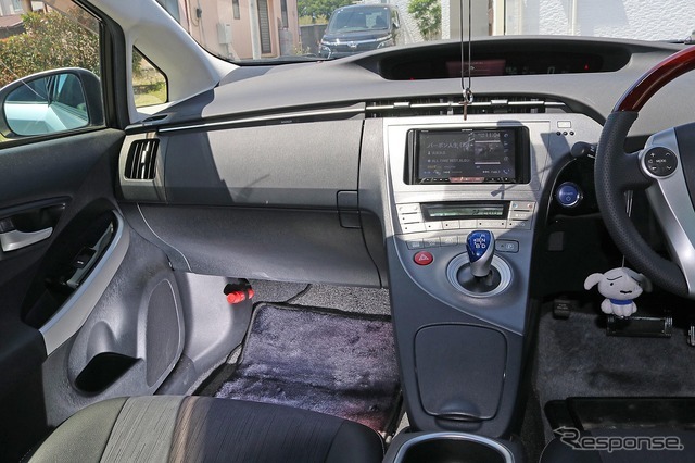 普段使いのセカンドカーとして導入したプリウスだけに、大きな加工は無しで内装はシンプルに高音質化を果たしている。
