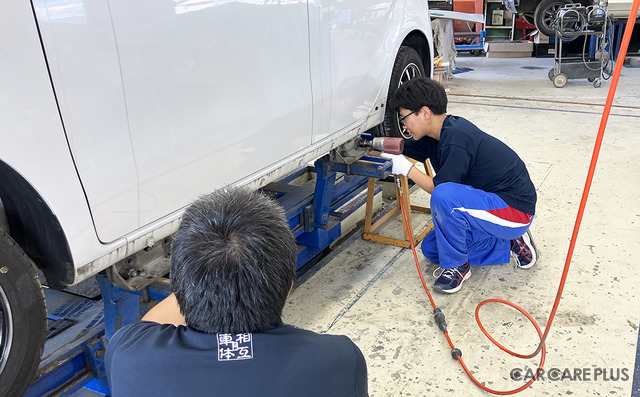 長野・飯田の中学2年生が、フレーム修正から溶接・塗装まで本格体験…「車社会を支える」仕事の尊さを知る