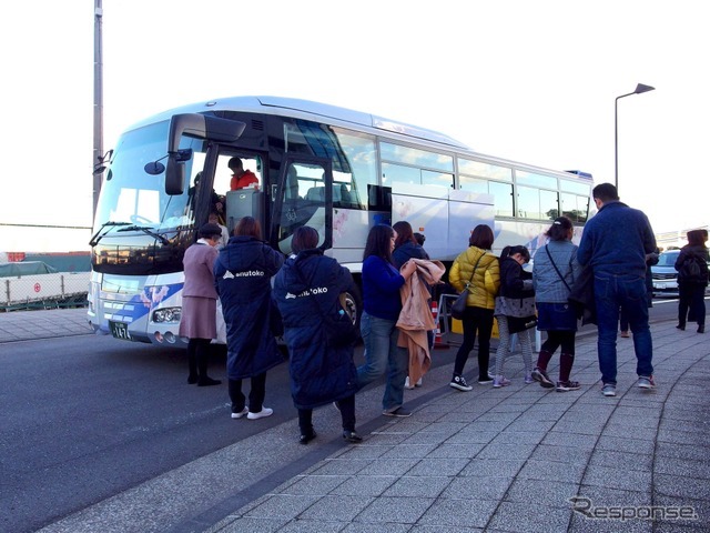 首都高子ども探偵団はバスで移動するのだ。