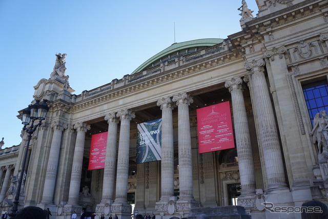 発表会場はパリ中心部に位置するグランパレ。1900年のパリ万博のために建てられた歴史的な建築だ。