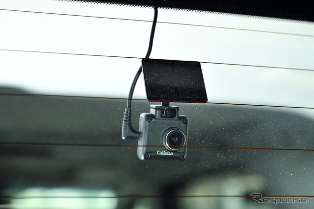 リア用カメラは100万画素だが、白とびや黒つぶれを抑えるHDRが搭載されていてかなりの高画質で録画されている