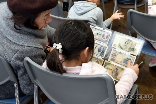 町のクルマ屋さんでお勉強？ 　家族みんなで「暮らしのヒント」を学ぶ… 奈良市・ガラージュモリ