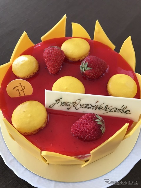 グループPSAジャパンがサービスする「おうちエルメ」で届いたケーキ