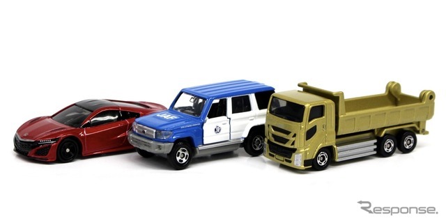 キャンペーン用ミニカー。左からホンダ NSX、トヨタ ランドクルーザー（JAFロードサービスカー）、いすゞ ギガダンプカー