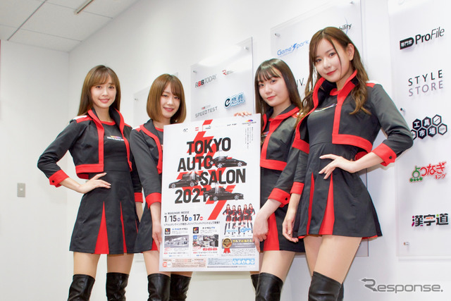 東京オートサロン2021、A-class。左から林 紗久羅さん、小林 唯叶さん、美月さん、苗加 結菜さん