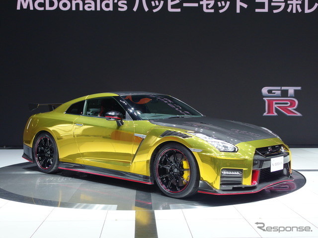 日産GT-R NISMO 2022年型ゴールド仕様