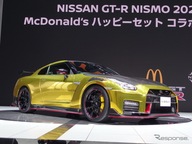日産GT-R NISMO 2022年型ゴールド仕様