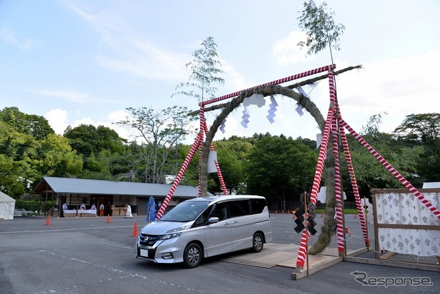 笠間稲荷神社、車の茅の輪くぐり