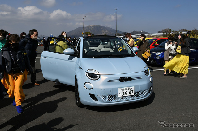 イベントには、発売前の電気自動車「フィアット500e」も。「かわいい！」と人気に