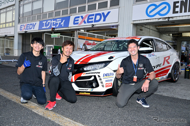 743号車Honda R&D Challenge FK8と若手エンジニア達