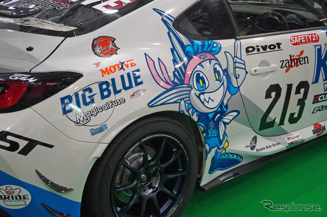 近畿大学体育会自動車部「KINDAI BIG BLUE RACING」のGR86（大阪オートメッセ2023）