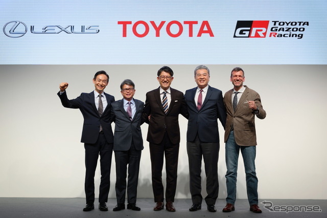向かって左から：新郷和晃、宮崎洋一、佐藤恒治、中嶋裕樹、サイモン・ハンフリーズ