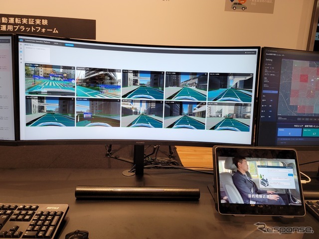 自動運転MaaSの遠隔監視の実例。左上の2つの画面は実際に竹芝を走っている自動運転車のもの。残りはシミュレーターによる画面。