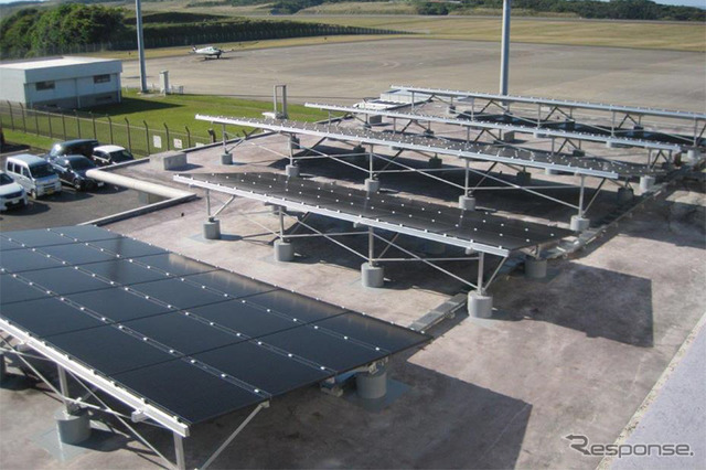 種子島空港に設置された屋根置き太陽光パネル