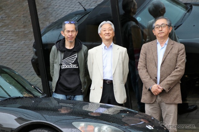 ホンダS2000の開発者。左からエクステリアデザインを担当した澤井大輔氏、パワーユニットの開発責任者を務めた唐木徹氏、車体開発責任者を担当した塚本亮司氏
