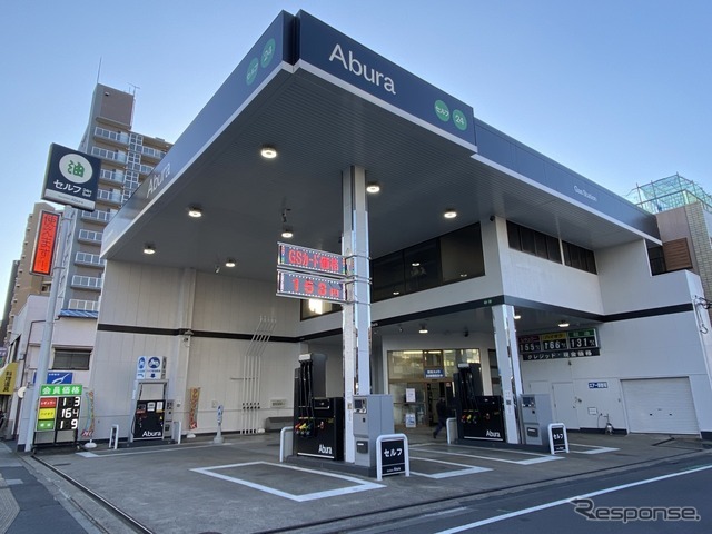 東京都内のサービスステーション（ガソリンスタンド）で次世代バイオ燃料を一般向けに販売（3月、セルフかつしか6号店）