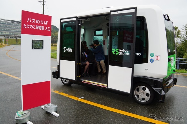 九大伊都キャンパスにおける自動運転バスの実証実験、先行デモンストレーション。