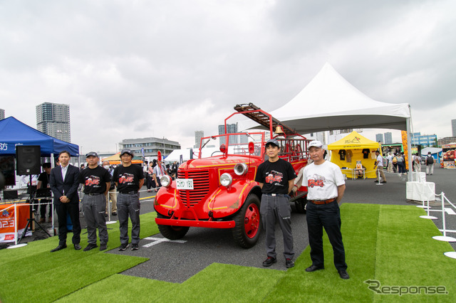 80年前の消防車が動いた！ 初の国産ポンプ車「ニッサン180型」レストア＆展示…東京国際消防防災展2023