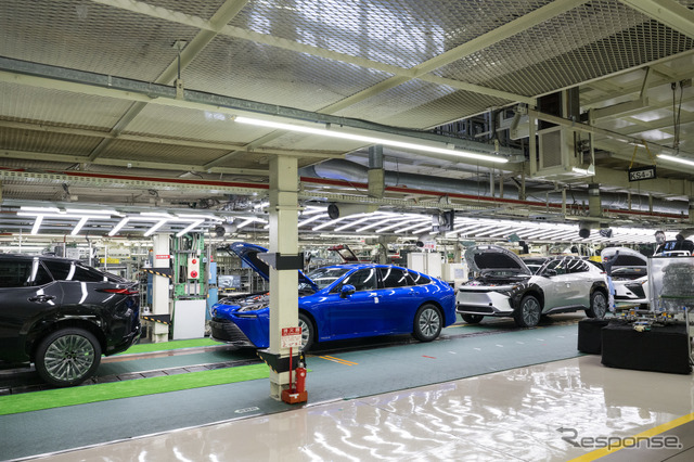 ミライやパトカーなど様々な車種が混流生産されるライン（元町工場）