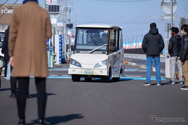 歩車共存エリアで走行するCiKoMa（サイコマ）