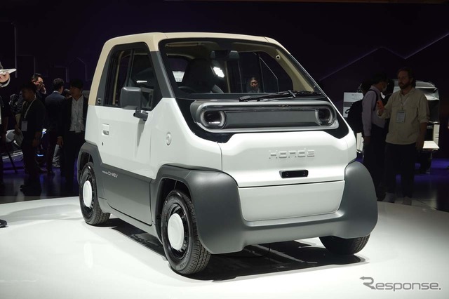 24年夏頃にはCiKoMa（サイコマ）の技術を搭載する二人乗りの四輪電動モビリティ『Honda CI-MEV』も搭乗予定。写真はジャパンモビリティショー2023に出展された車両