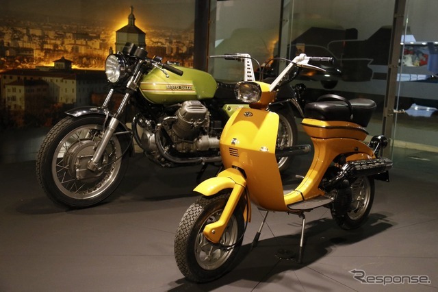 1967年イノチェンティ・ルイ（向かって右）、1971年モトグッチV7　 2019年、トリノ自動車博物館企画展で
