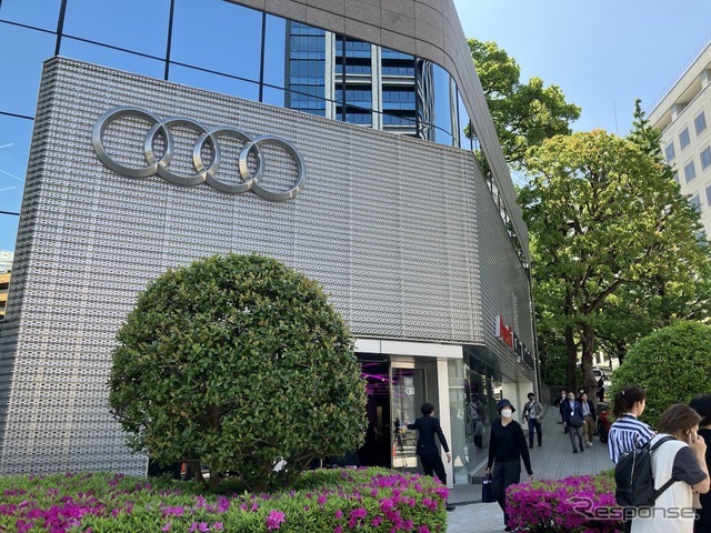 Audi City 紀尾井町は向かい側。Audi charging hub紀尾井町は写真右手になる