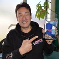 ティーアンドイーの上野社長。ドリフト競技のD1ドライバーも務める